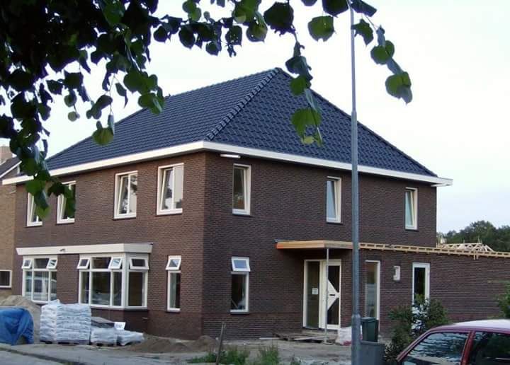 Vrijstaande nieuwbouwwoning in baksteen met schilddak